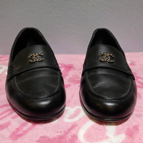 Chanel Women's Black Leather Loafer With CC Gold Accent, Size 38 - Picture 3 of 10